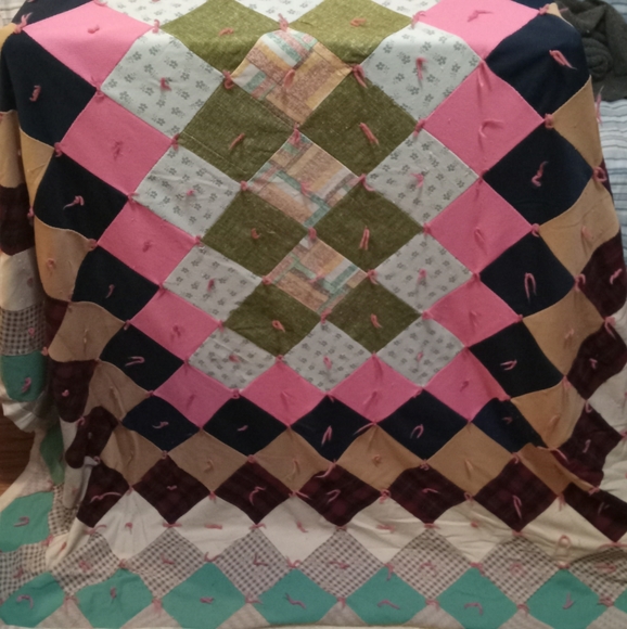 Vintage handmade quilt - Picture 1 of 4